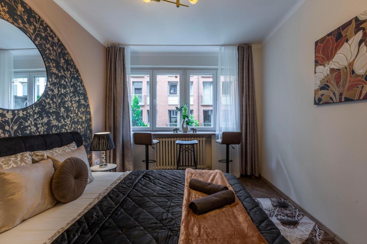 Stylish Quentin Apartment In The King Street Budapest Esterno foto